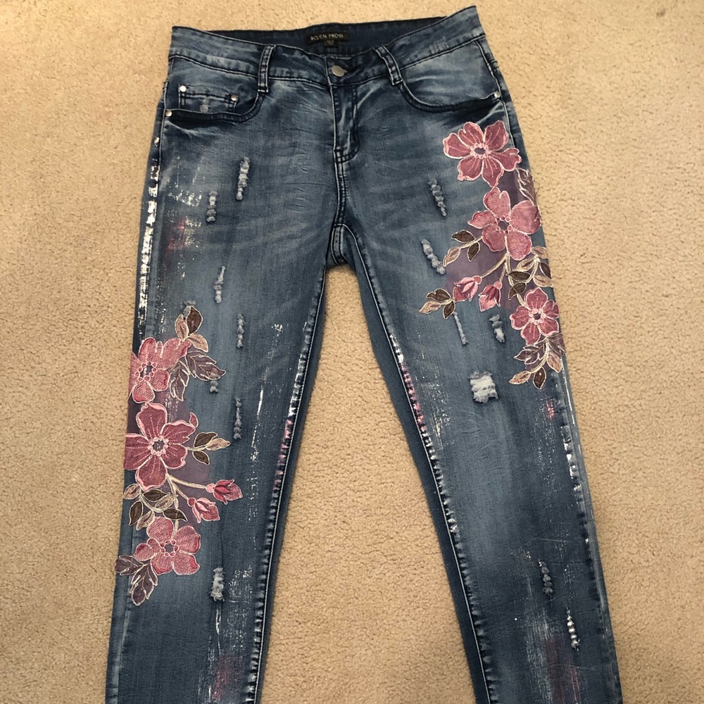 Boston Proper Appliquéd Jeans